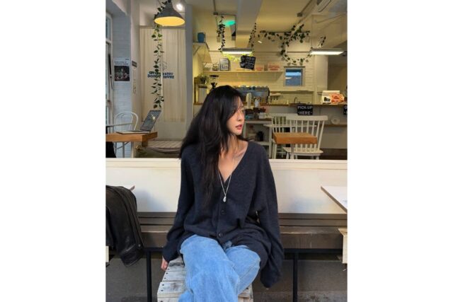 권나라가 보여준 꾸안꾸의 끝판왕, 이 옷 하나면 분위기 다 바뀝니다