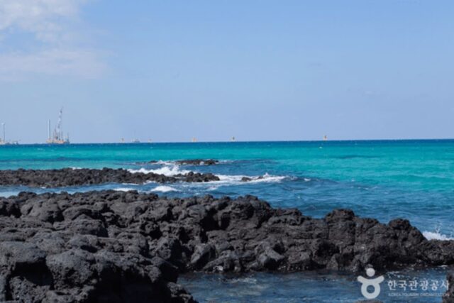 제주 가볼 만한 곳, 유리 공예의 아름다움과 야시장의 활기