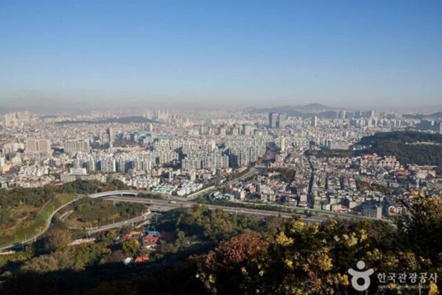 인천 가볼 만한 곳, 가을 숲의 고요와 바다의 시원함이 공존하는 길