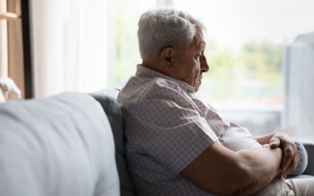65살 넘어 자식에게 짐이 되는 사람들의 특징 4가지