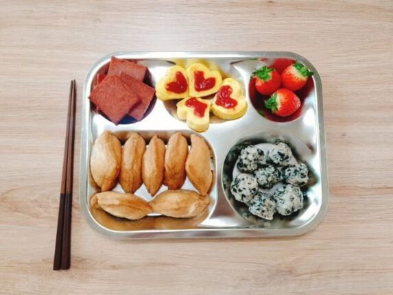 정량만 먹게 된다는 식판 다이어트