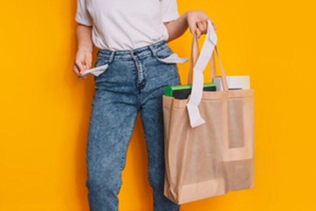 Z세대 파멸적 소비? 비난보다 이해가 먼저