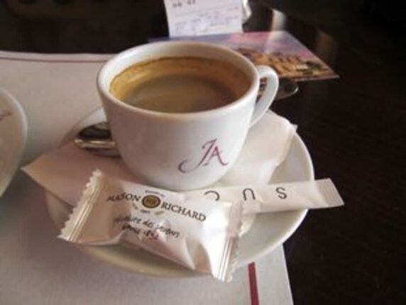 아침마다 ‘이 행동’ 하면 혈압이 순식간에 치솟습니다, 중년층은 특히 위험합니다