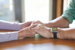 “60살 넘으면 중요해지는 것” 3위 외모, 2위 재산, 1위는?