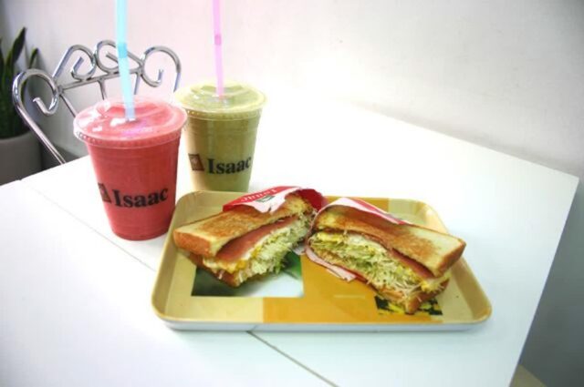 목이 칼칼할 때 “이 음료” 마시면 상태가 더 나빠집니다, 특히 겨울철엔 위험합니다