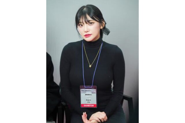 [NF포토] ‘2025 대한민국 가상융합산업대전’ 올림플래닛 부스에서 VROOK 첫 팝업스토어, 모델 첼설아 뜨거운 호응 집중