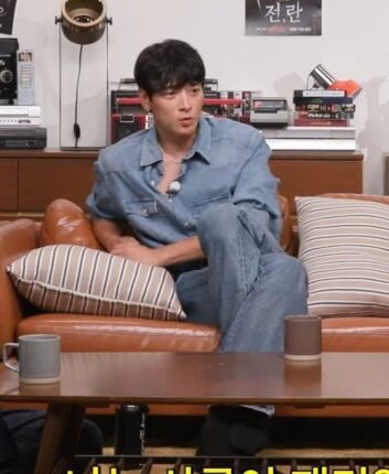 볼때마다 신기한 강동원 다리꼬기