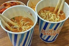 싱글벙글 울산에서만 판다는 물라면