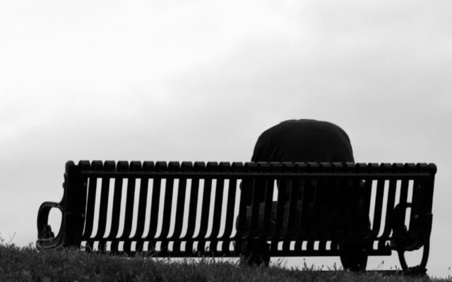 돈이 없다는 게 가장 비참하게 느껴지는 순간 TOP4