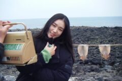 안은진, 34살의 청순 민낯…제주 바다보다 맑은 미모