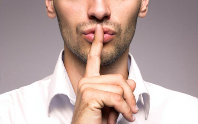 “가족에게도 숨겨라” 살면서 반드시 숨겨야 하는 비밀 1위