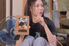 아이돌 누나의 연락을 무시하는 동생
