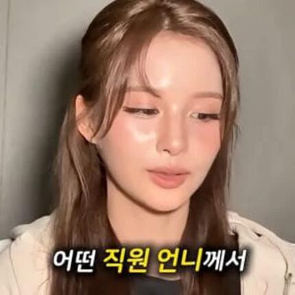 마트 직원 언니마저 가만히 못 냅두는 아이돌 미모썰