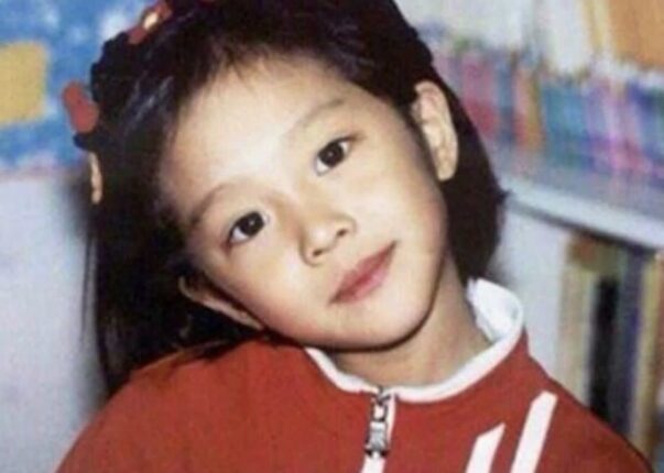 너무 예뻐서… 성형의혹까지 있지만, 어린시절 사진공개되자 조용해짐