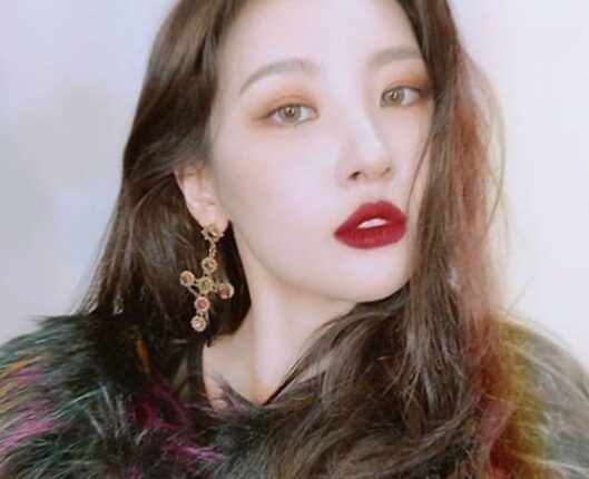 알고보니 소녀가장… 14살부터 가족의 생계를 책임져야했던 그녀