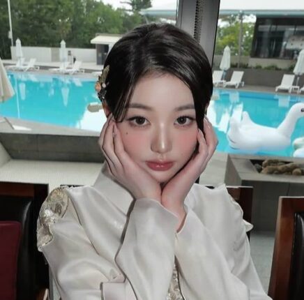 B컷이 왜 더 예쁘지? 장원영의 한복핏