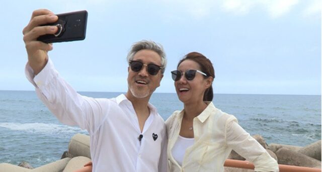 각자 이혼 경험있는 두 스타가 만나 19년째 보란듯이 잘 사는 중