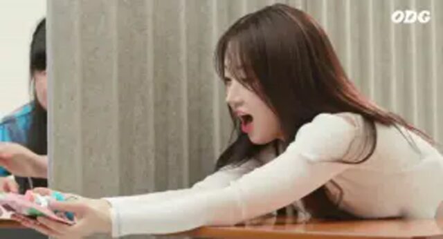 초등학생에게 키링 선물받고 우는 엔믹스 오해원ㅠ