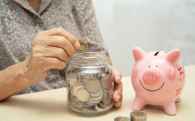 “60 넘어 순식간에 가난해지는 행동” 3위 사업, 2위 자식, 1위는?