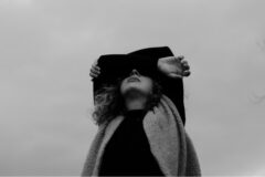 “제발 버려라…” 50살 넘어 불행해지기 딱 좋은 습관 4가지