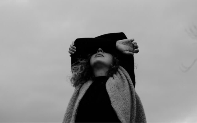 “제발 버려라…” 50살 넘어 불행해지기 딱 좋은 습관 4가지