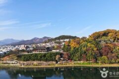 밀양 가볼 만한 곳, 가을 햇살 아래 영남루의 고요한 풍경