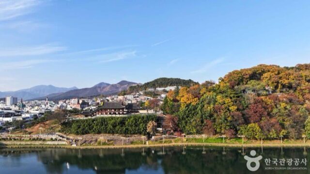 밀양 가볼 만한 곳, 가을 햇살 아래 영남루의 고요한 풍경