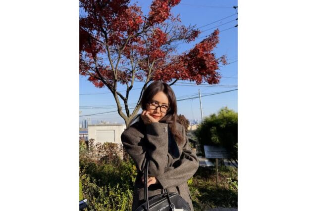 이게 바로 리얼 가을 분위기! 차분+엉큼매력 코디 완성한 채정안의 가을 패션