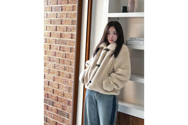 이 조합 실화? 포근함 폭발하는 겨울 감성룩 공개한 채수빈