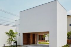 다양한 높이의 박스형 공간을 감각적으로 중첩해 만든 예쁜 전원주택짓기! 온라인 랜선집들이, 50평대 단독주택 목조주택 전원주택인테리어