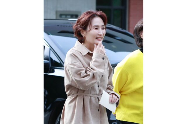 단정한데 세련됐다… 박경림의 출근길 스타일링 화제