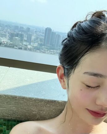 22살 장원영, 쌩얼로 찍은 일상사진… 물 위에서도 ‘비주얼 폭발’