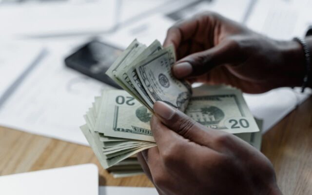 돈이 따라다니는 팔자인 사람들의 공통습관 4가지