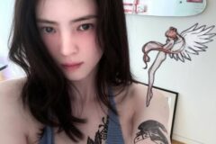 꽃·나비 타투 뒤덮었다! 한소희…진짜일까 스티커일까 궁금증 증폭