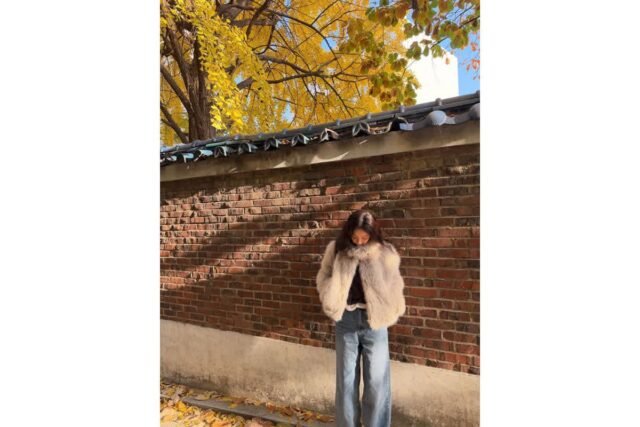 정려원, 거리 한복판에서 완성한 ‘시선 강탈 가을 감성 패션’