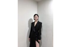 김고은, 올블랙 드레스에 ‘슬릭 보브컷’ 단정함 속 치명적 세련미 폭발
