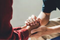 나이들수록 친했던 친구들이 불편해지는 이유 4가지