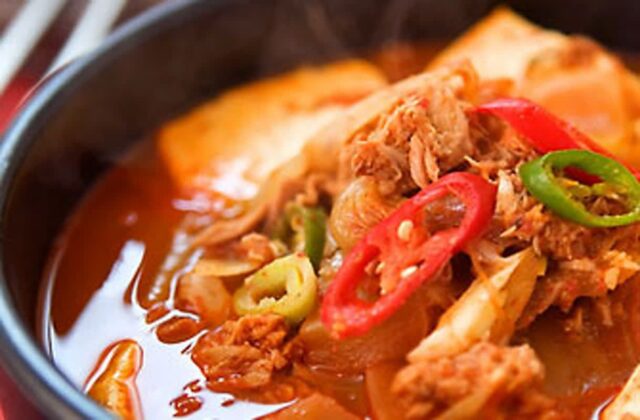 반찬통에 “이 음식” 넣어두면 세균이 5배 폭증합니다. 냉장고 오염의 주범입니다