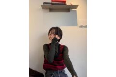 이제 겨울와도됨…소주연, 레드 니트 베스트로 완성한 포근함