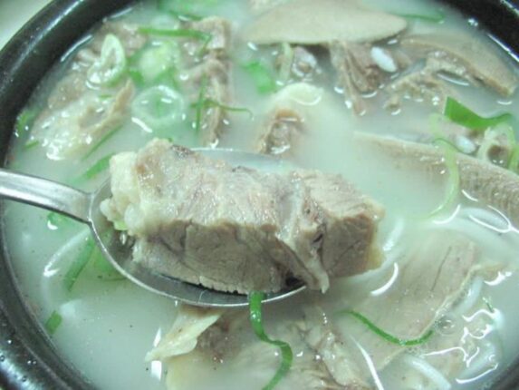 혈압 높다면 이 국물 먼저 드시지 마세요. 라면 국물보다 더 위험합니다