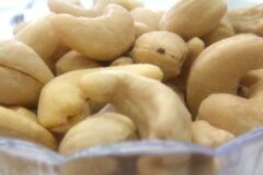 50년 동안 건강식으로 착각했다… 겨울철 ‘이 견과’가 염증을 폭발시키는 이유