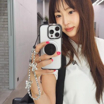 46세 맞아? 20대로 착각할만큼 어려보이는 여배우의 스트레이트 헤어