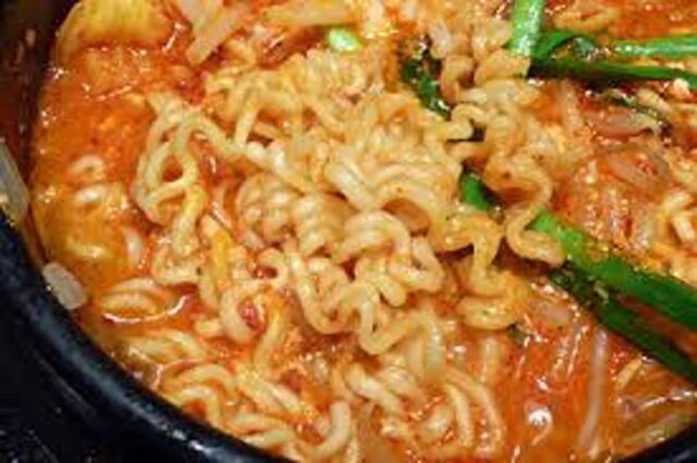 저녁에 자주 먹는 ‘이 국물’, 속은 따뜻해지지만 간은 가장 빠르게 지칩니다