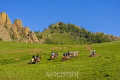 Z세대, 런트립 이어 산악여행 떠난다….주목할만한 가성비 ‘산악 여행지는?’