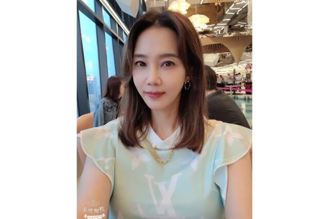 50대 맞아? 실물로 본 사람들이 너무 예뻐 놀랐다는 미스코리아 출신 여배우의 내추럴 C컬