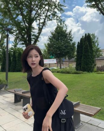 서울대 얼짱 출신에 강남 성형외과 의사의 딸이라는 수저 여배우 미디엄 레이어드 컷