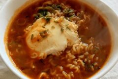 라면 끓일 때 “이 고기” 넣으세요 급격한 혈당 상승을 막아줍니다.