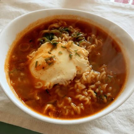 라면 끓일 때 “이 고기” 넣으세요 급격한 혈당 상승을 막아줍니다.