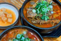 진하게 우러난 국물로 속을 편안하게 풀어주는 해장국 맛집 5곳