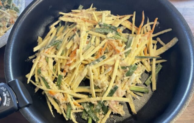 고구마를 채썰어 “이 음식”과 섞으면 상상도 못한 음식이 탄생합니다.